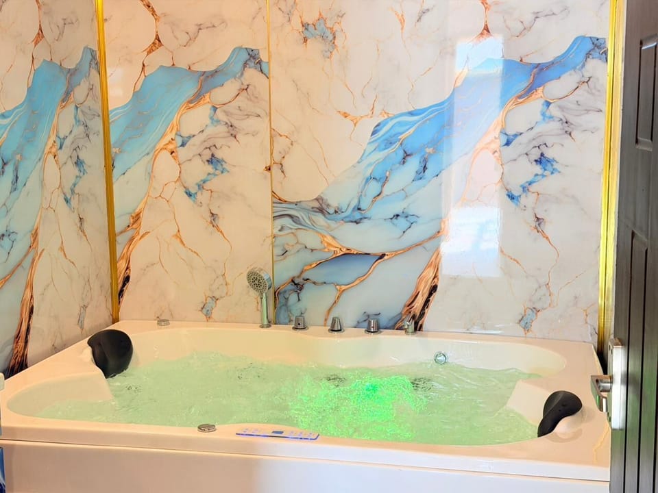 Jasmine Super deluxe Jacuzzi 2bhk | Free WiFi