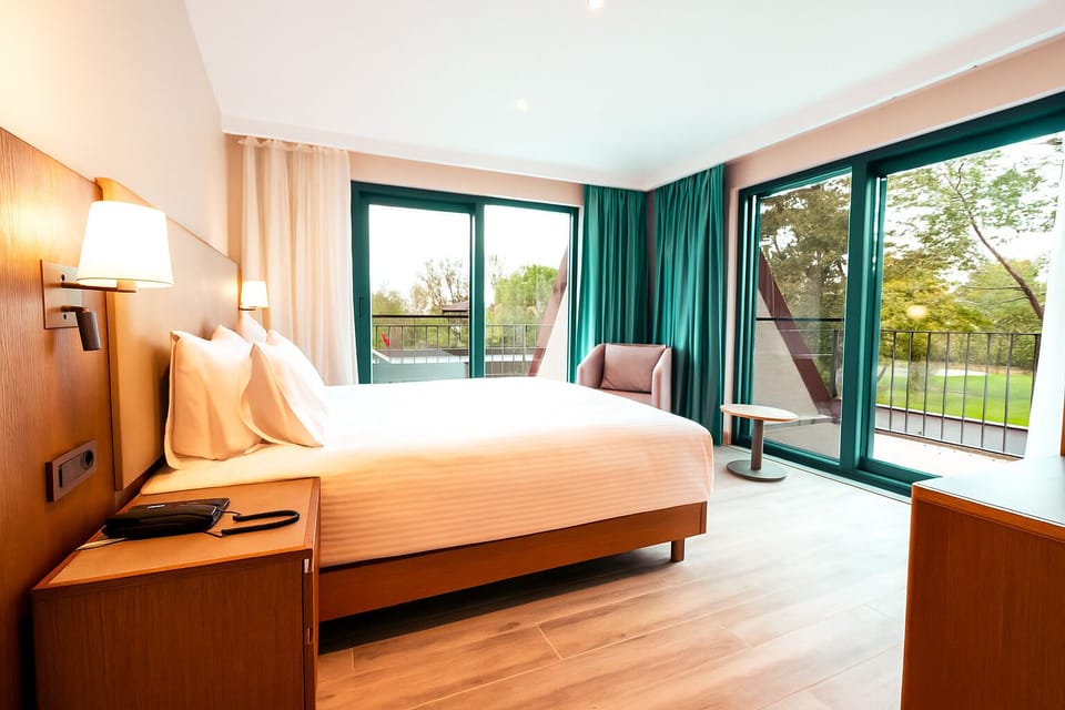Deluxe Suite, Balcony, Garden View | Minibar, in-room safe, desk, free cribs/infant beds
