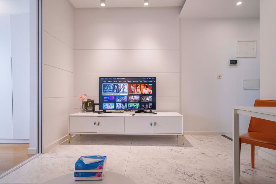 Superior Apartment, 1 Bedroom, Kitchen, City View | Living room | Smart TV