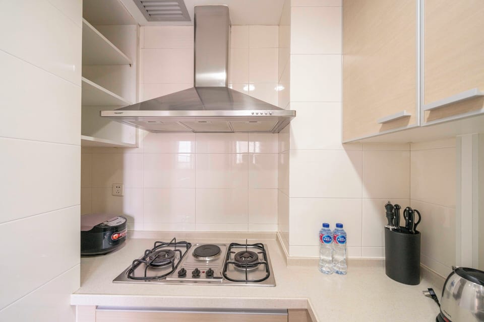 Superior Apartment, 1 Bedroom, Microwave, City View | Private kitchenette
