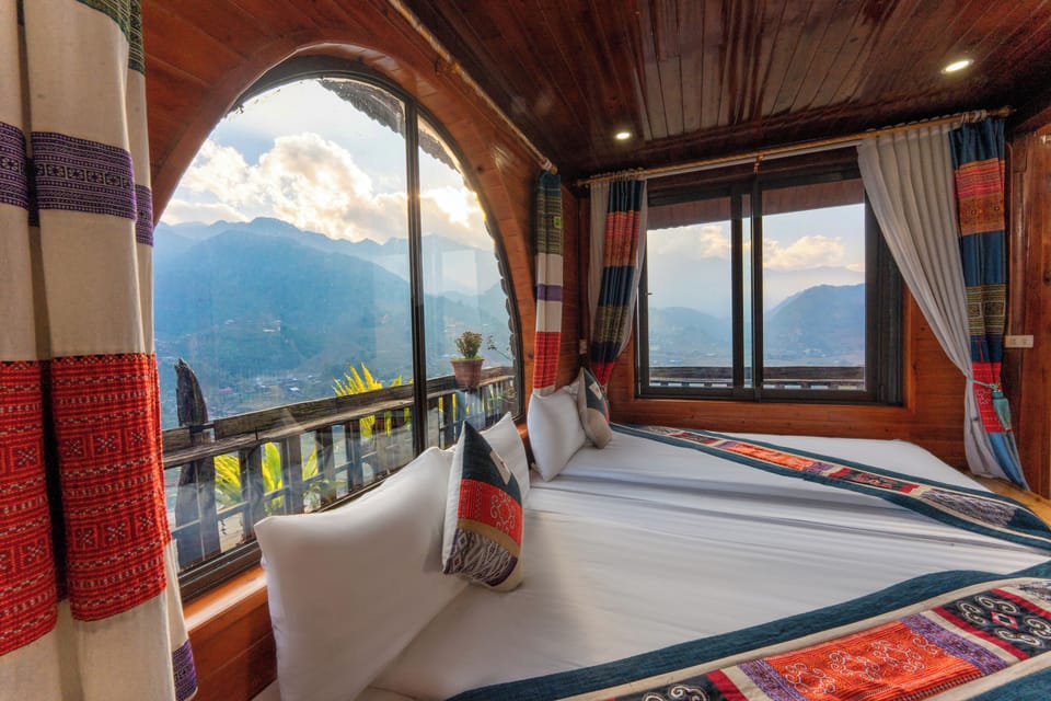 Family with Mountain View | In-room safe, iron/ironing board, free WiFi, bed sheets