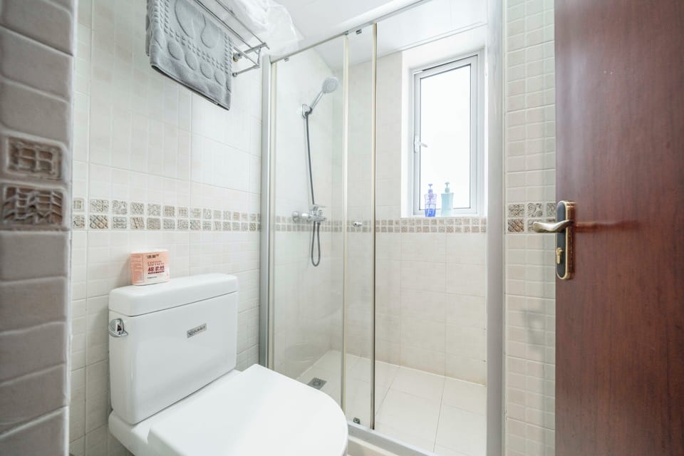 Superior Apartment, 1 Bedroom, Kitchen, City View | Bathroom | Slippers