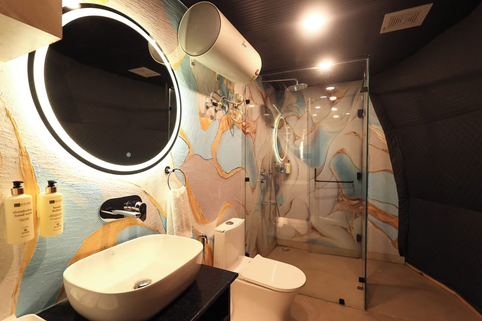 Luxury Glamp Room | Bathroom | Shower, free toiletries, soap, shampoo