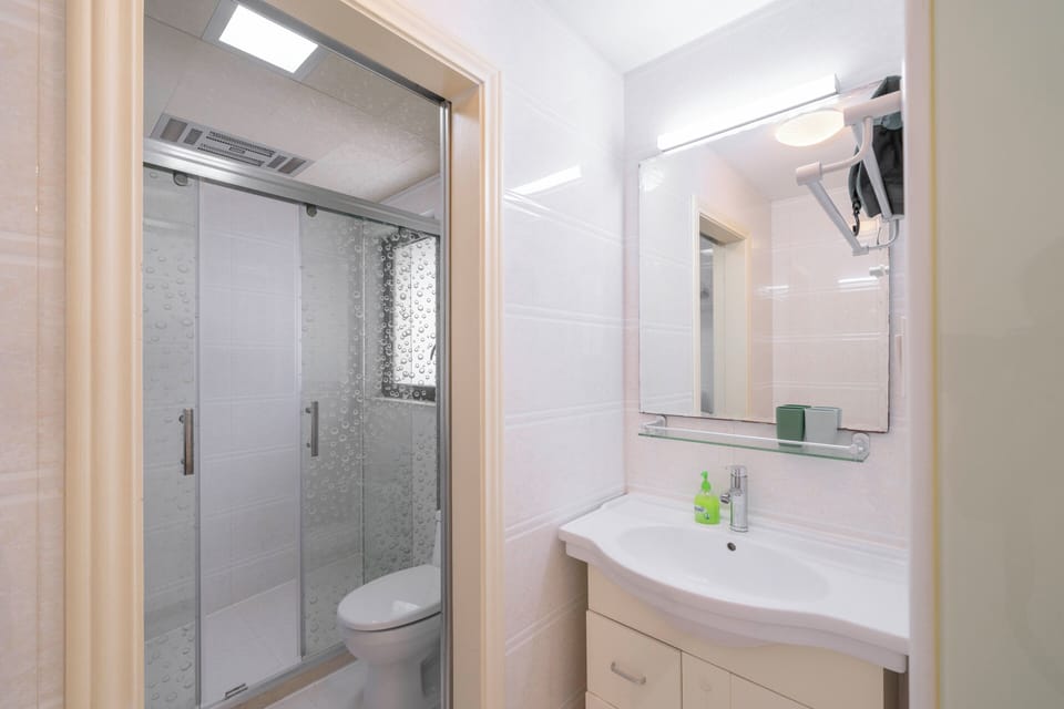 Superior Apartment, 2 Bedrooms, City View | Bathroom | Slippers