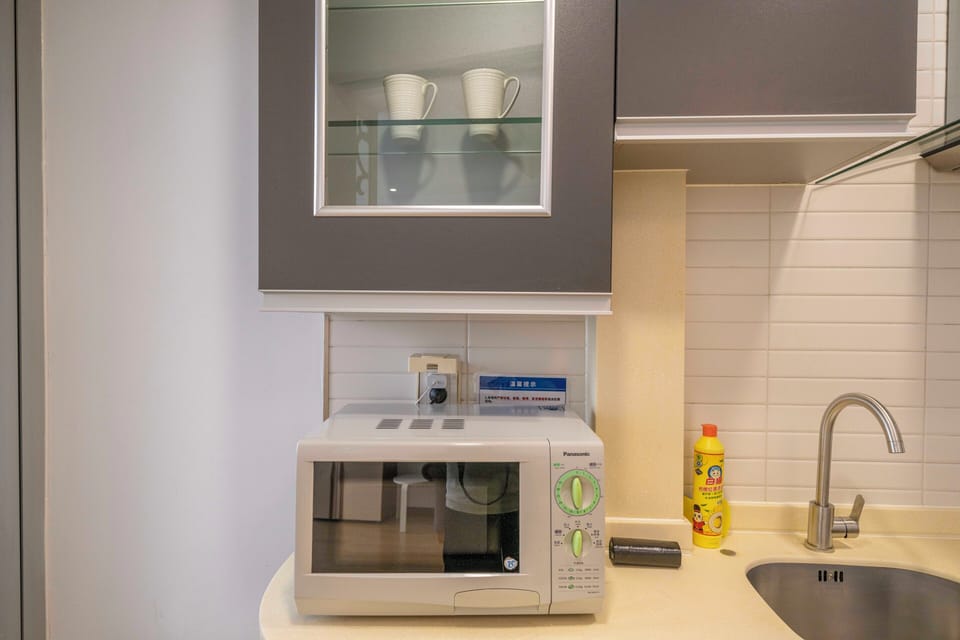 Superior Apartment, 1 Bedroom, Kitchen, City View | Private kitchenette | Rice cooker, paper towels
