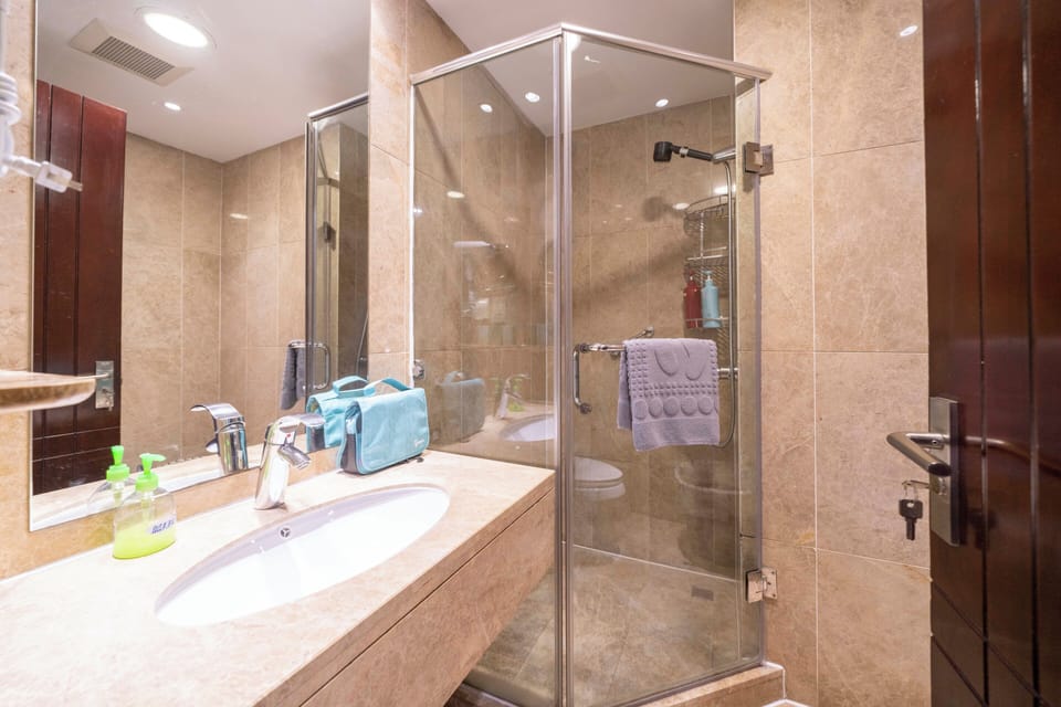 Superior Apartment, 1 Bedroom, Kitchen, City View | Bathroom | Slippers