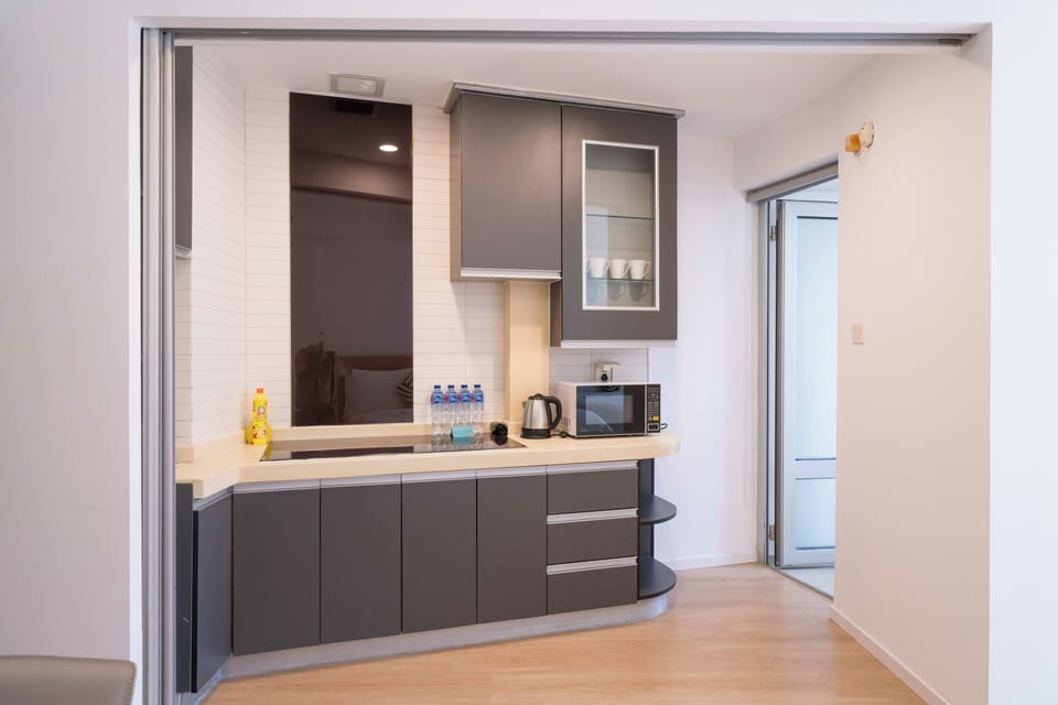 Superior Apartment, 1 Bedroom, Kitchen, City View | Private kitchenette | Paper towels