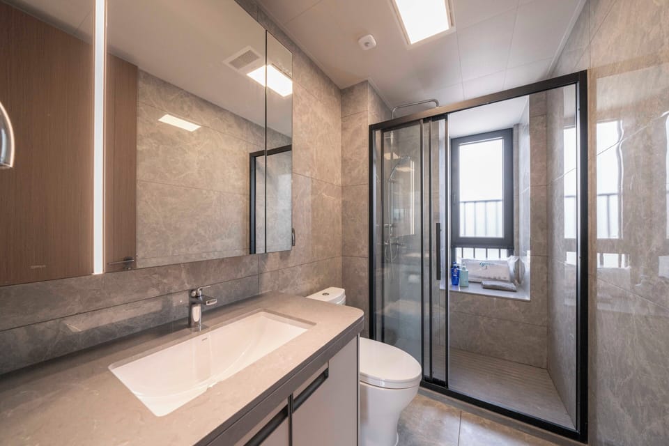 Apartment, 3 Bedrooms, Kitchen, City View | Bathroom | Slippers