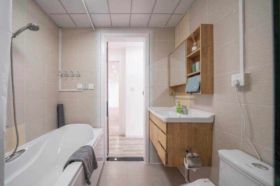 Superior Apartment, 4 Bedrooms, Kitchen, City View | Bathroom | Slippers