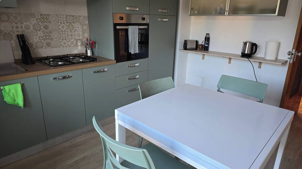 Apartment, 2 Bedrooms, Smoking, Ocean View | Interior
