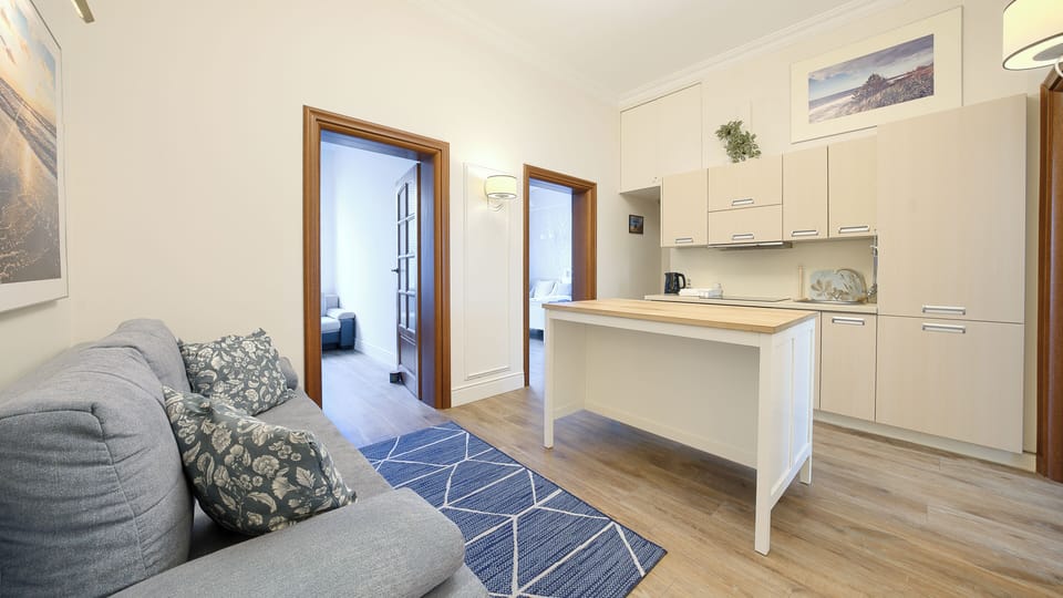 Apartment (2) | Private kitchen | Fridge, stovetop, electric kettle, cookware/dishes/utensils