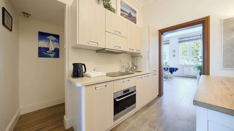 Apartment (2) | Private kitchen | Fridge, stovetop, electric kettle, cookware/dishes/utensils