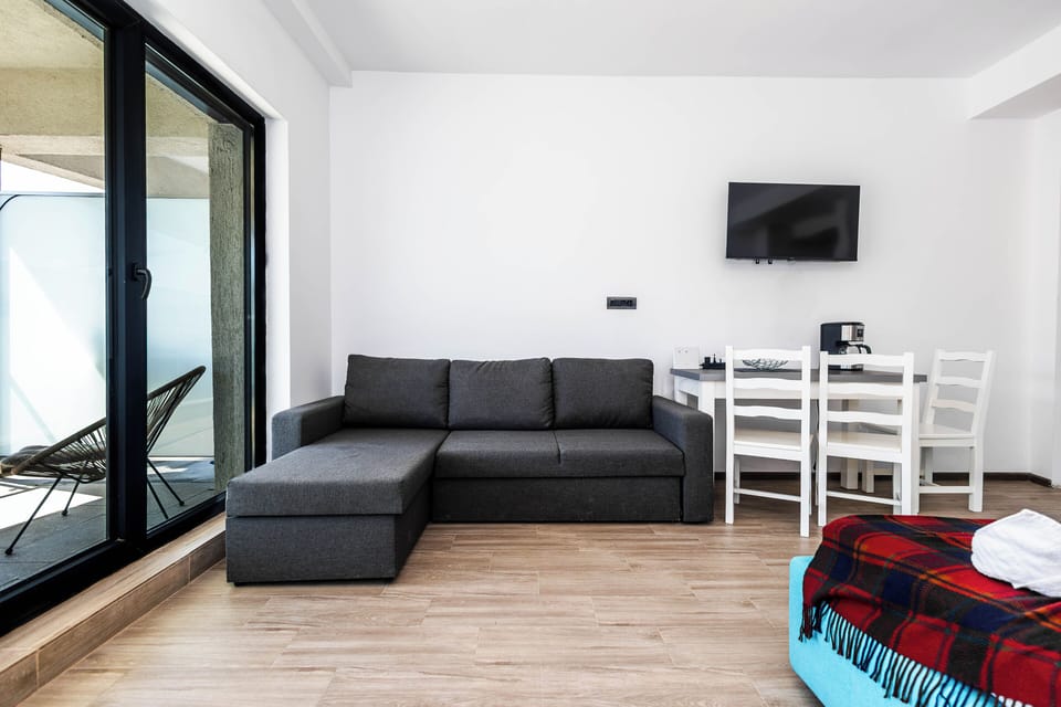 Family Studio, Partial Sea View | Soundproofing, free WiFi, bed sheets