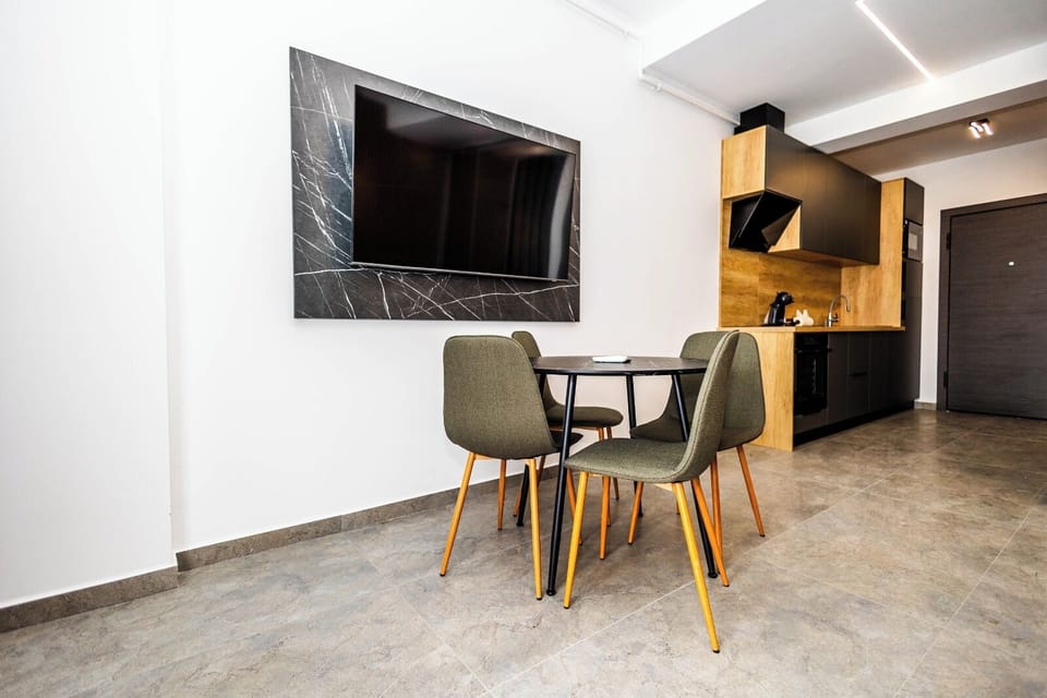 Deluxe Studio | Soundproofing, free WiFi, bed sheets