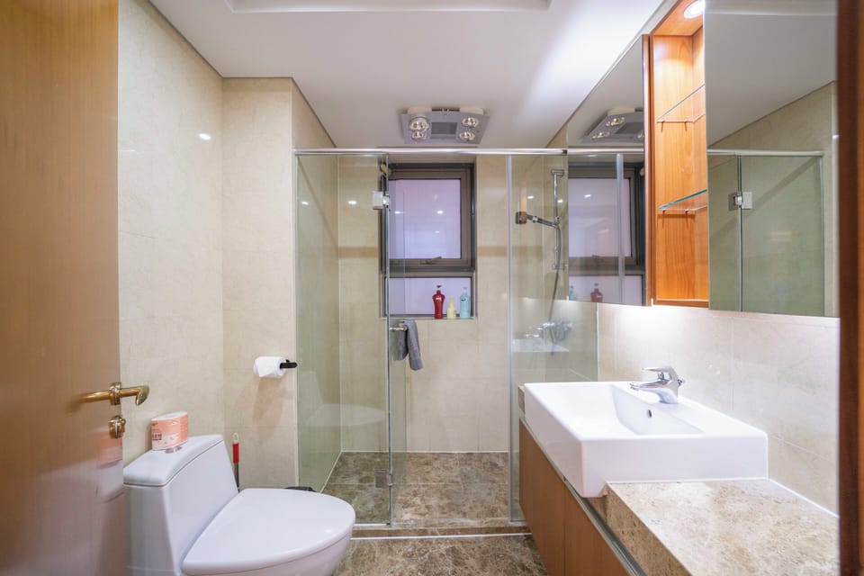 Apartment, 3 Bedrooms, Kitchen, City View | Bathroom | Slippers
