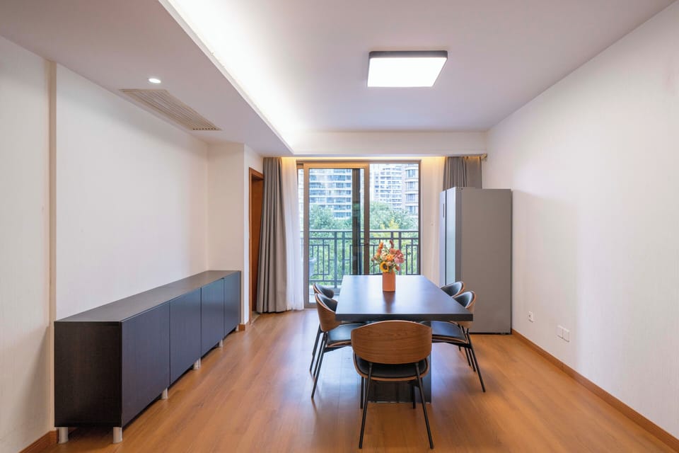 Apartment, 3 Bedrooms, Kitchen, City View | Living room | 55-inch Smart TV with cable channels