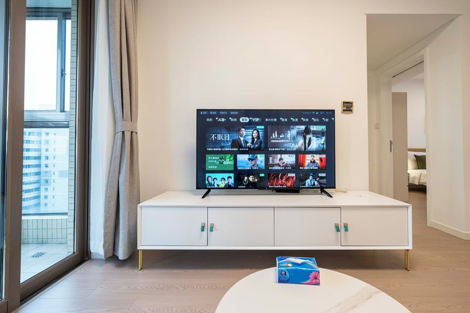 Superior Apartment, 1 Queen Bed, Kitchen, City View | Living room | 55-inch Smart TV with cable channels