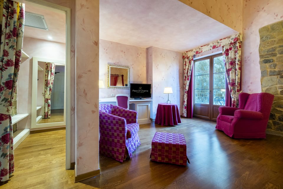 Junior Studio Suite | Minibar, in-room safe, desk, iron/ironing board