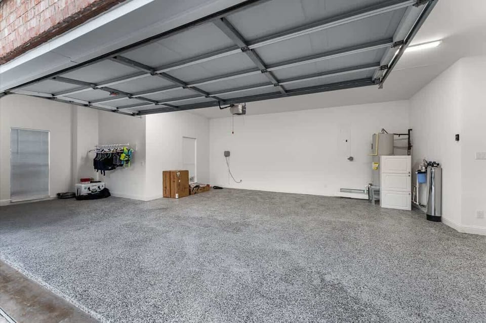 We have lifejackets available for guests (2 in every size, plus 1 infant). 2 cars can also fit in the garage, and will need to be utilized if bringing lots of cars.