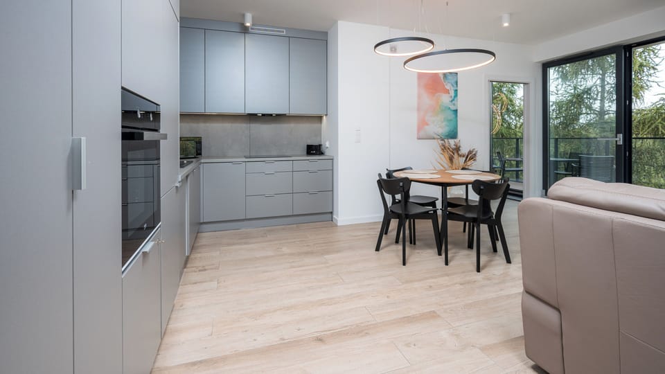 Apartment (32) | Private kitchen | Fridge, stovetop, electric kettle, cookware/dishes/utensils