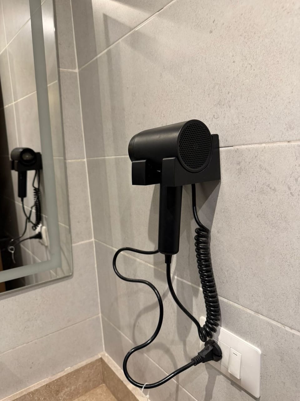 Combined shower/tub, hair dryer, towels, soap