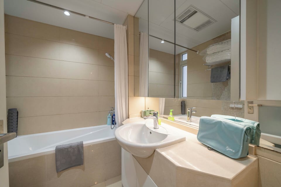 Superior Apartment, 3 Bedrooms, Kitchen, City View | Bathroom | Slippers
