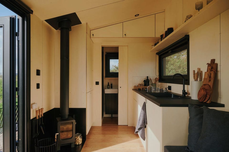 Raus | Cabins with field view + sauna access | Private kitchen | Mini-fridge, stovetop, cookware/dishes/utensils