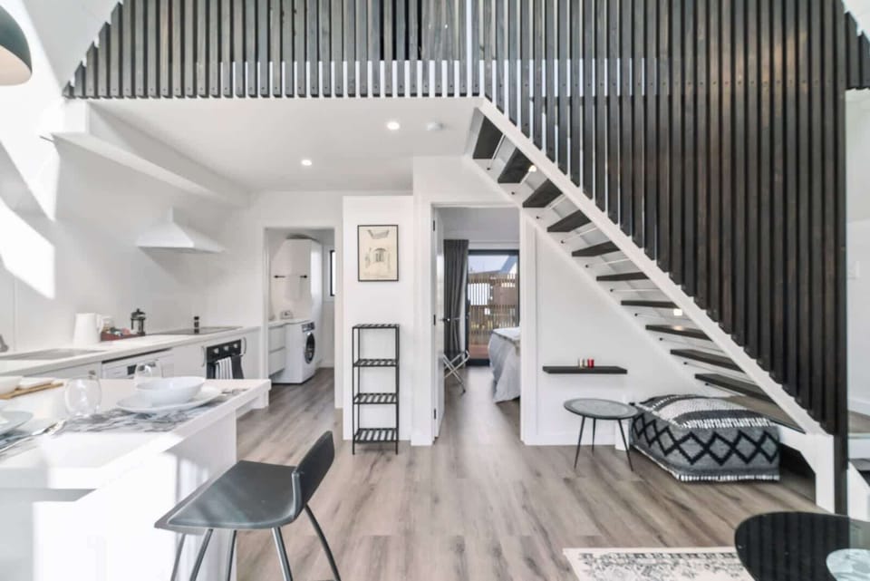 Airy A-frame living with seamless kitchen connection
