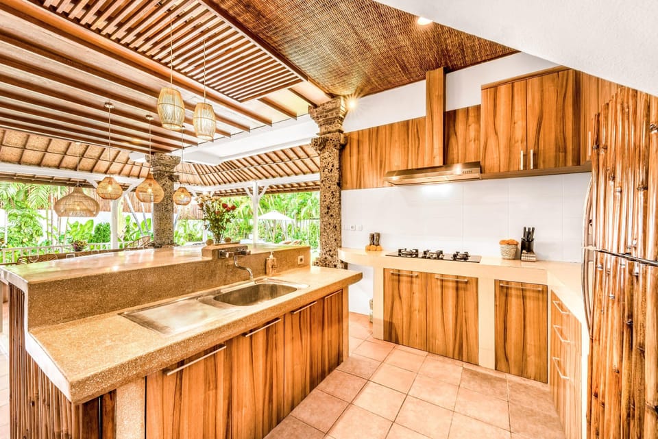 The fully equipped kitchen blends warm wood and open design, perfect for family‑style cooking