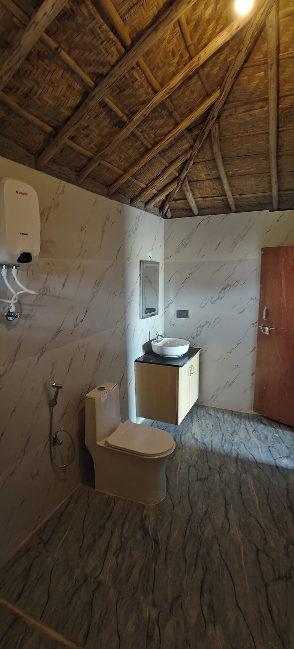 Elite Room | Desk, laptop workspace, free WiFi