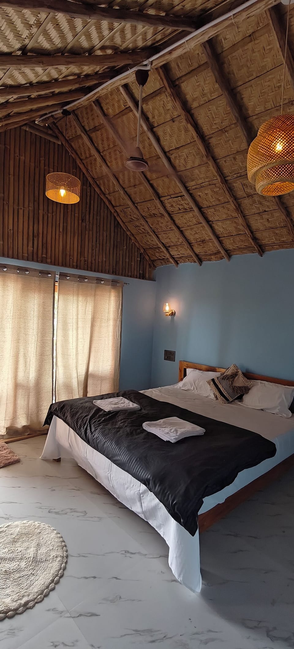 Elite Room | Desk, laptop workspace, free WiFi