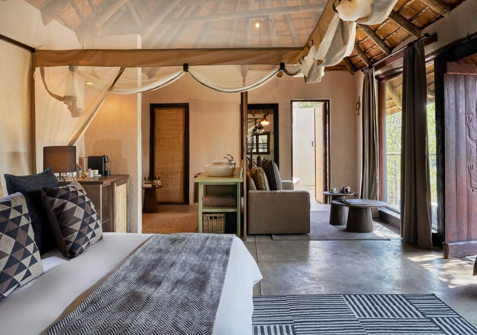 River Suite | Bathroom | Separate tub and shower, slippers, towels, soap