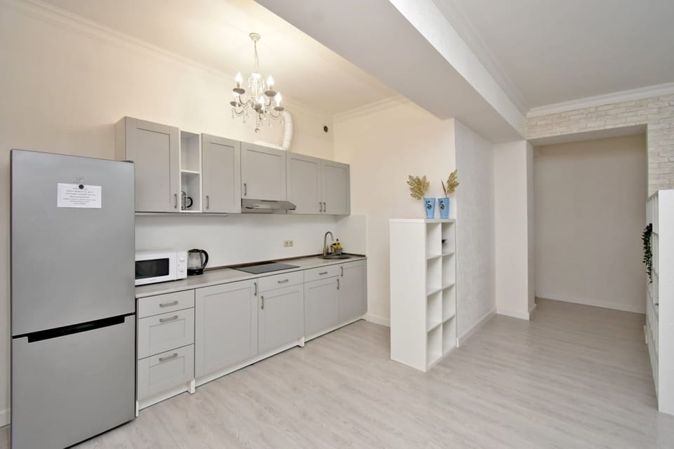 Deluxe Apartment, City View | Private kitchen | Electric kettle