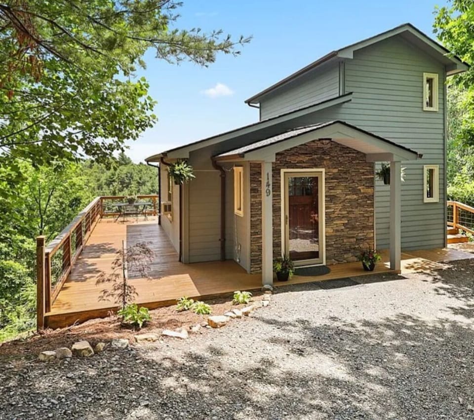 Front of home with wraparound deck