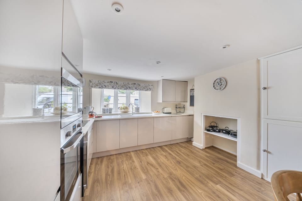 St Peter's Cottage, Cattistock: The bright and well-equipped kitchen