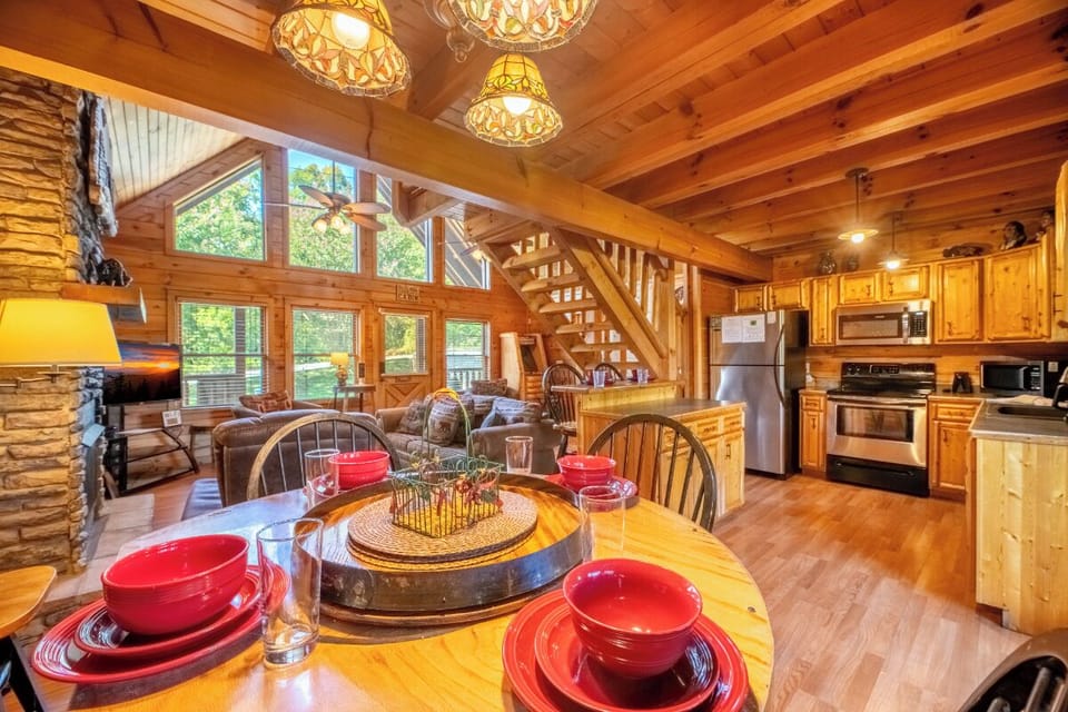 Southern Style's kitchen and dining area