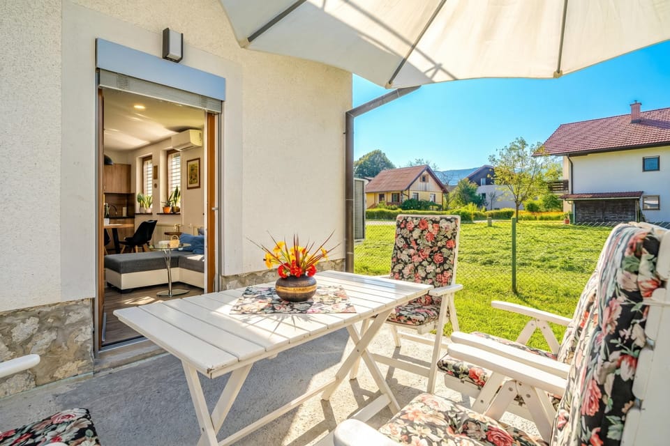 Family Apartment, Multiple Bedrooms (Weiss Sport & Relax Apartment) | Outdoor dining