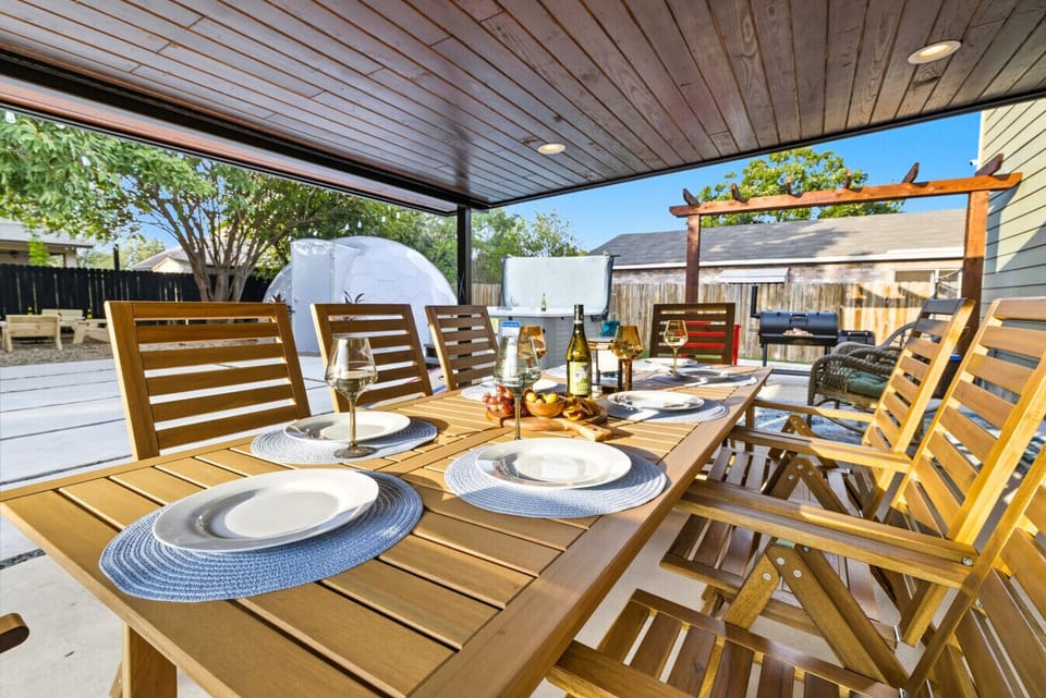 Covered Patio Dining Area | Large Outdoor Dining Table with Seating for Six