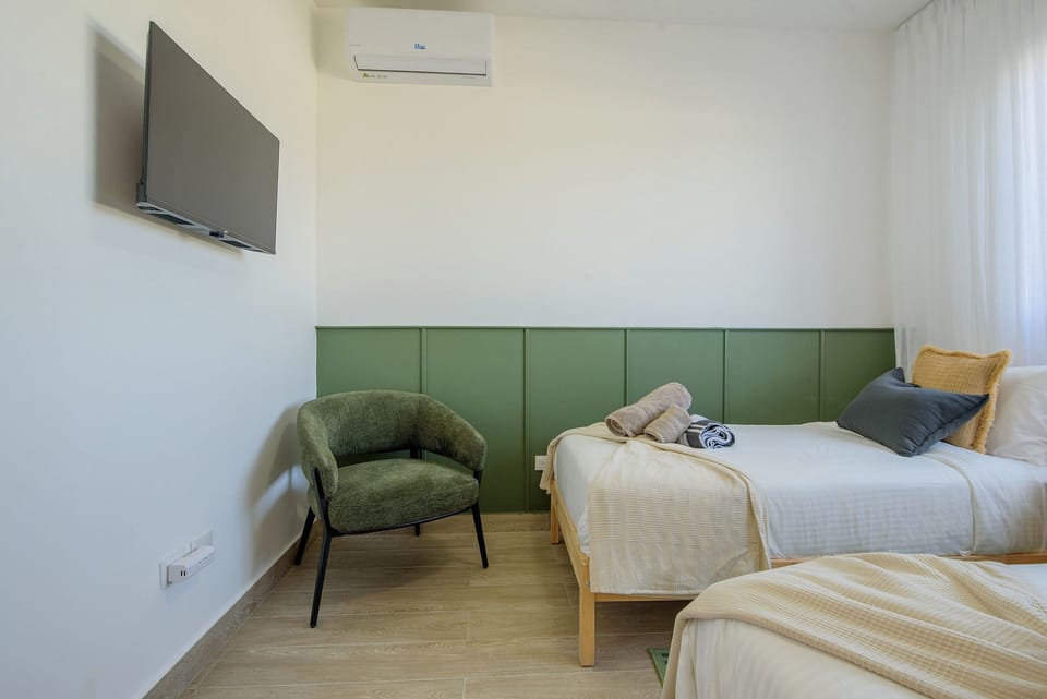 Bed,Bedroom,TV and multimedia