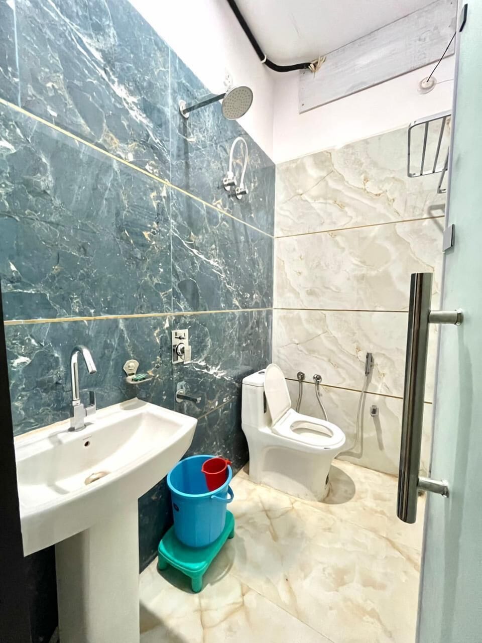 Deluxe Double Room, City View | Bathroom | Free toiletries, slippers, towels, soap