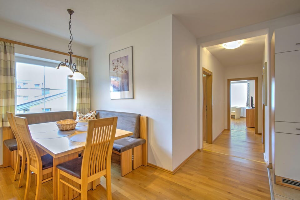 Apartment | Dining