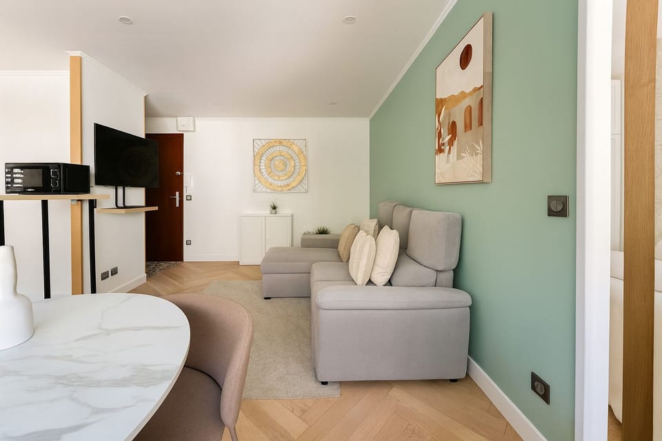 Apartment | Living area | Flat-screen TV
