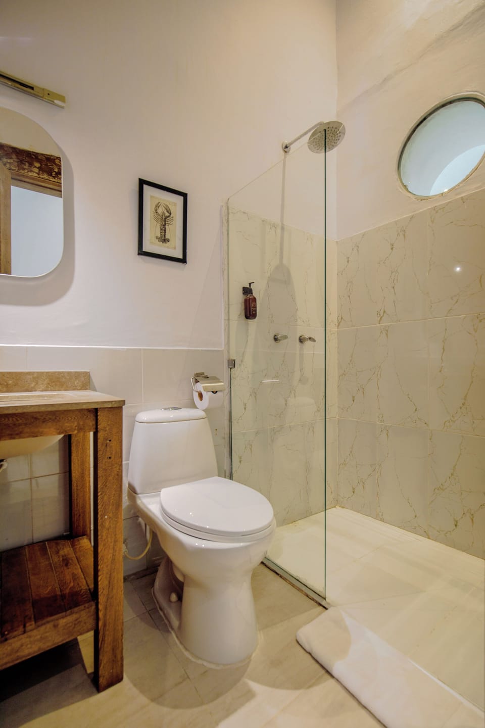 Deluxe Suite, Balcony, City View | Bathroom | Shower, free toiletries, towels, soap
