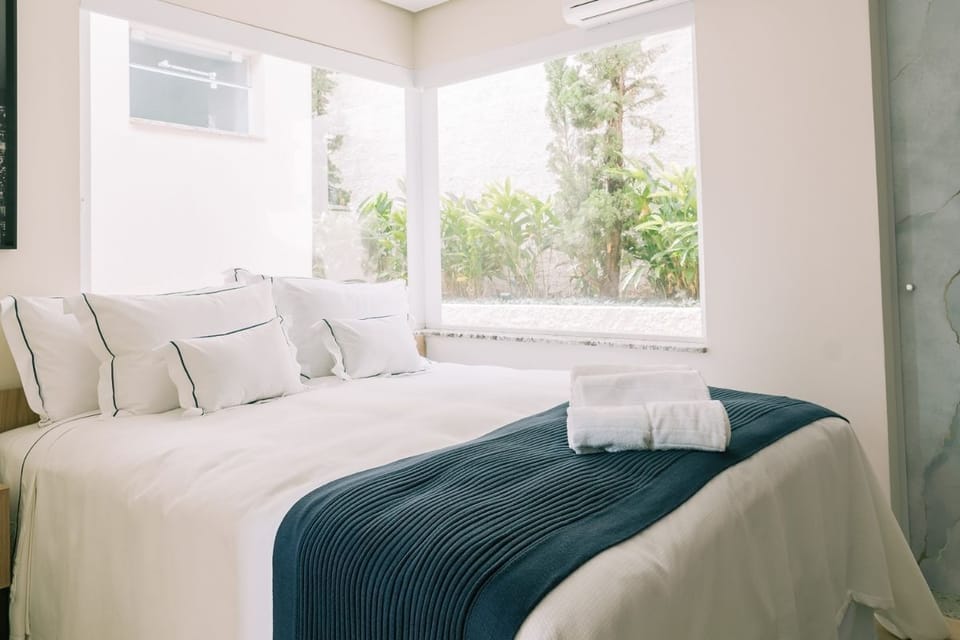 Suite Master com cama queen e banheira de hidromassagem | In-room safe, desk, iron/ironing board, free WiFi