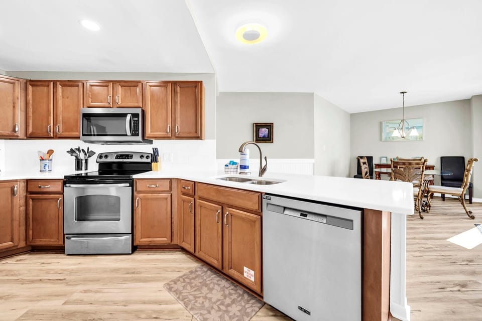 Condo, Multiple Beds (Aquavista 603W) | Private kitchen | Oven, toaster, cookware/dishes/utensils