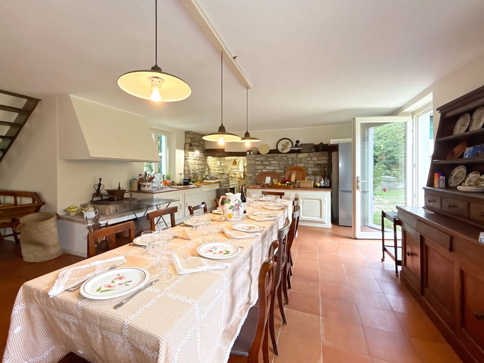 House | 4 bedrooms, desk, Internet