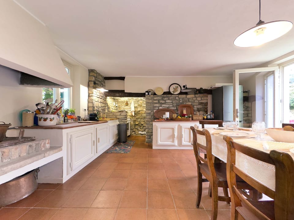 House | 4 bedrooms, desk, Internet