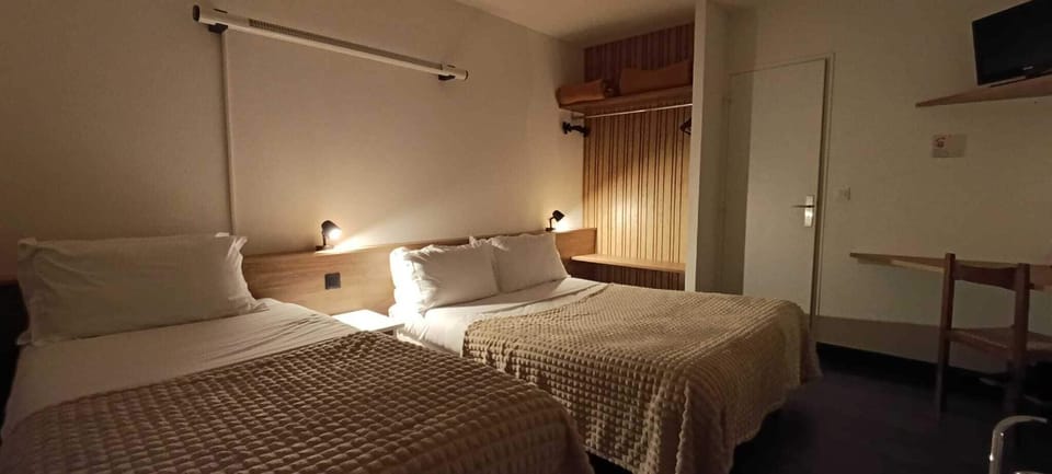 Comfort Triple Room | Free WiFi, bed sheets