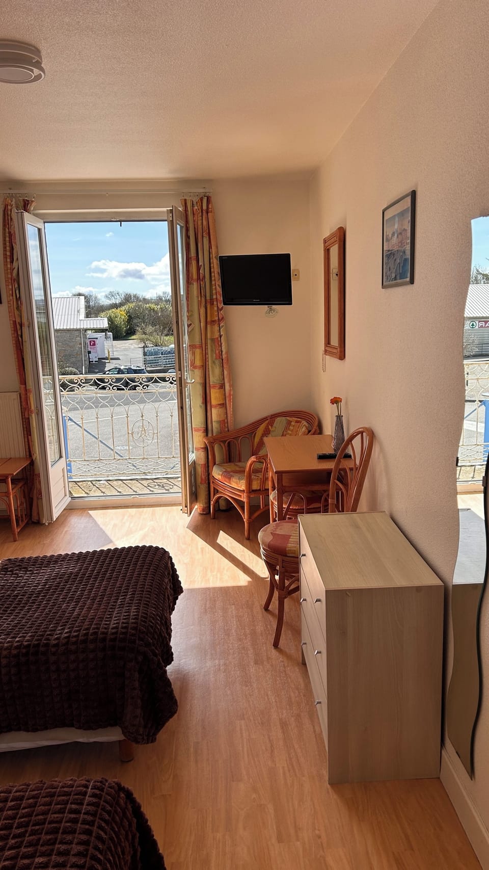 Deluxe Double or Twin Room | Free WiFi, bed sheets