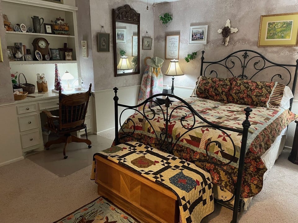 Deluxe Suite | Desk, laptop workspace, free WiFi